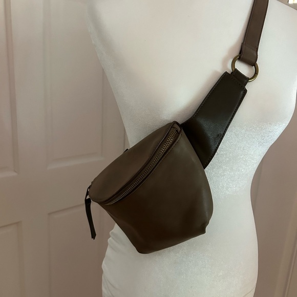 Waist Bag Faux Tan Leather. Universal Thread - Picture 2 of 12